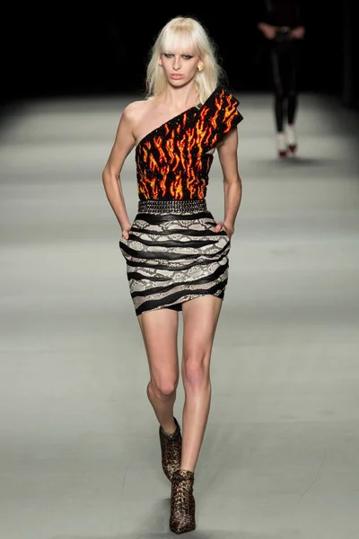 Look 18